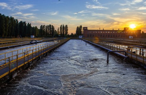 pressa para entregar o controle da água para empresários