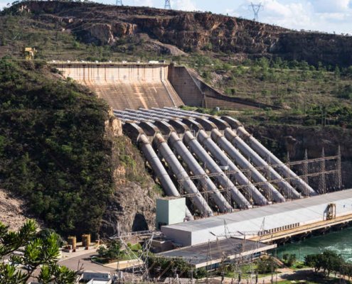 Enquanto população perde, bancos lucrarão com privatização da Eletrobras